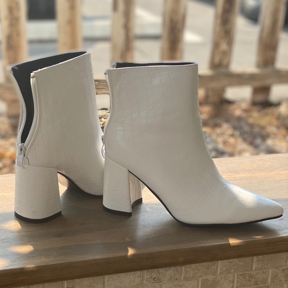 White embossed chunk heel boots - Picture 1 of 3